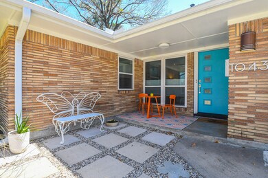 1043 W 30th St, Houston, TX 77018 - photo 3