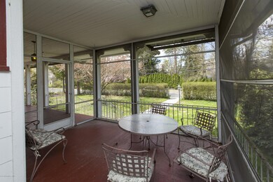 09_Screened in Porch