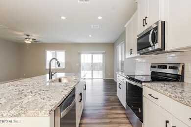 005-photo-kitchen-13348841