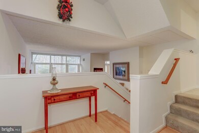11561 Rolling Green Ct unit 101, Reston, VA 20191 - photo 2