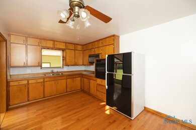 Eat-in Kitchen with Appliances