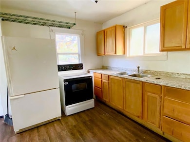 8908 E Thompson Ave, Independence, MO 64053 - photo 3