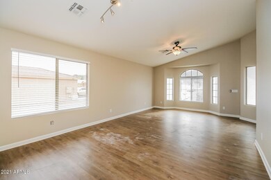 001-photo-living-room-10064492