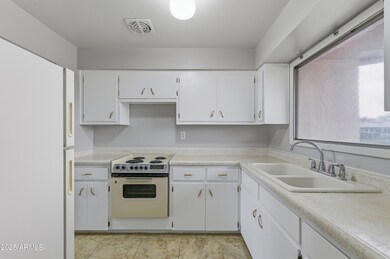 4808 N 71st Ln, Phoenix, AZ 85033 - photo 4