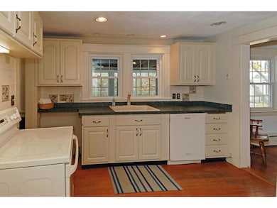 35 Highland St, Portsmouth, NH 03801 - photo 4