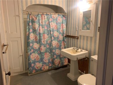 Upstairs full bath