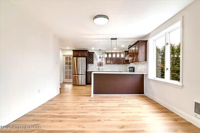 Dining to Kitchen