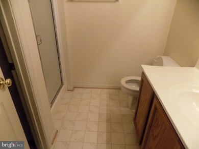 8610 Pine Meadows Dr, Odenton, MD 21113 - photo 7