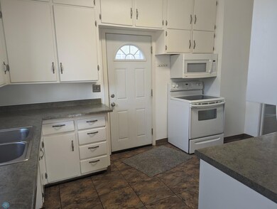 802 9th St S, Fargo, ND 58103 - photo 5