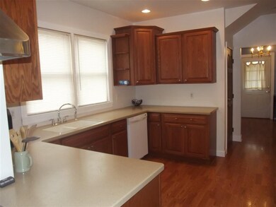 1738 Ellis Blvd NW, Cedar Rapids, IA 52405 - photo 3