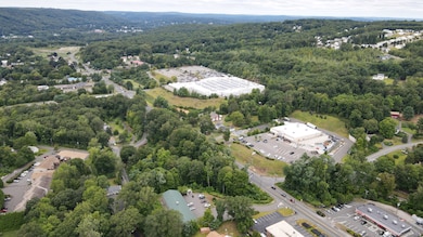 738 Beacon Valley Rd unit 740, Naugatuck, CT 06770 - photo 3