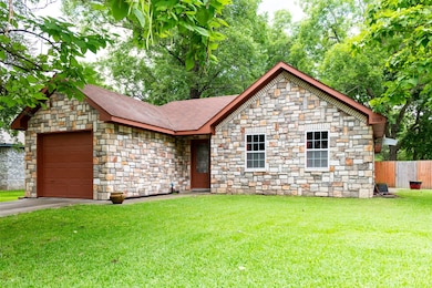 1019 Pine St, Bonham, TX 75418 - photo 3