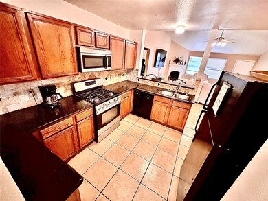 11106 Cayman Mist Dr, Houston, TX 77075 - photo 3