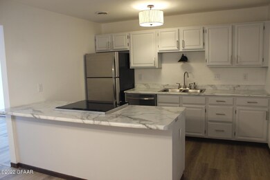 815 Duke Dr unit 421, Grand Forks, ND 58201 - photo 2