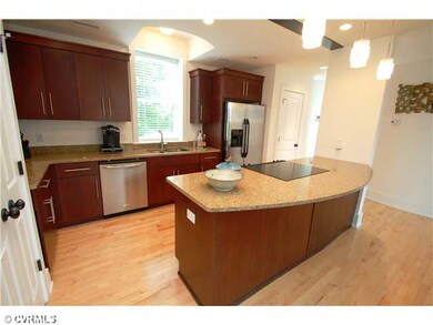 Kitchen - Stylish kitchen w/granite, stainless app