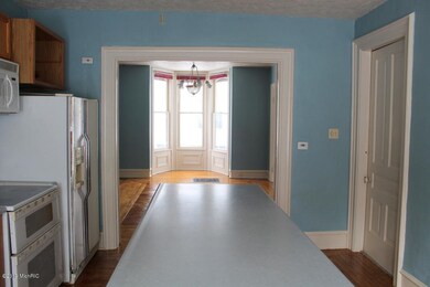 3 Kitchen and dining2