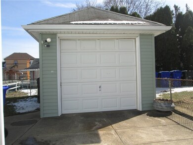 15 Cliff St, Central Falls, RI 02863 - photo 5