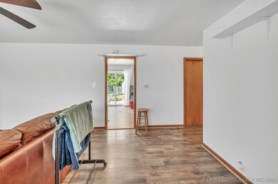 1302 W Gentry St, Henryetta, OK 74437 - photo 3