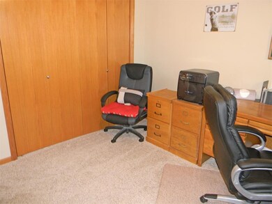 206 N Hillcrest Cir, Center Point, IA 52213 - photo 6