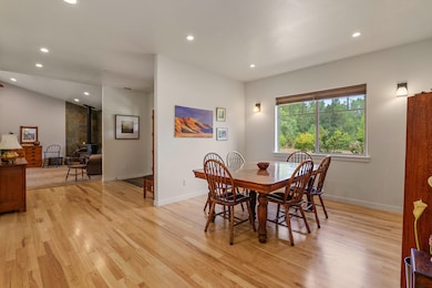 255 Mountain Paradise Dr, Grants Pass, OR 97526 - photo 6