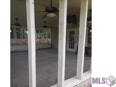 outside porch/patio perfect for entertaining