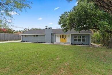 821 Robertson Rd, Grand Prairie, TX 75050 - photo 3