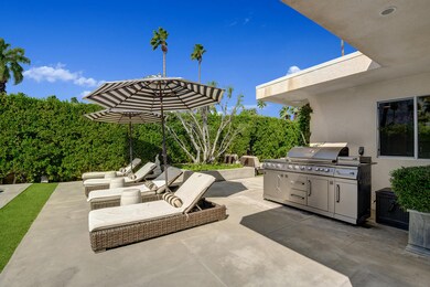 CHAISES AND BBQ MLS