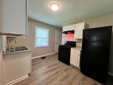 2352 Hiawatha Park Dr, Columbus, OH 43211 - photo 2