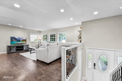 425 W Gartner Rd, Naperville, IL 60540 - photo 2