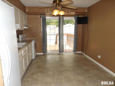 2924 W 66th St, Davenport, IA 52806 - photo 3