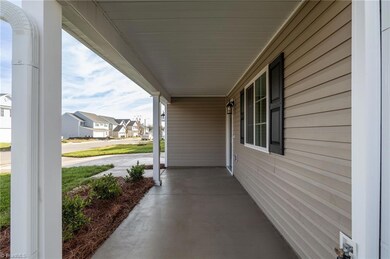 3522 Marksbury Dr, Greensboro, NC 27405 - photo 4