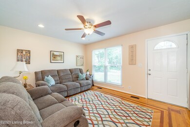 6805 Beackstone Ct, Louisville, KY 40228 - photo 4