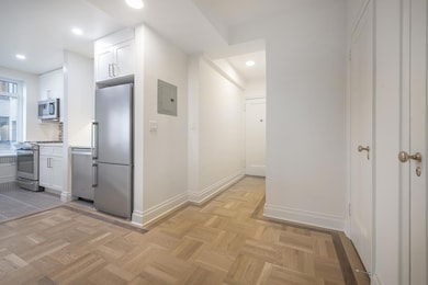 Goodhue House unit 8K, New York, NY 10016 - photo 2