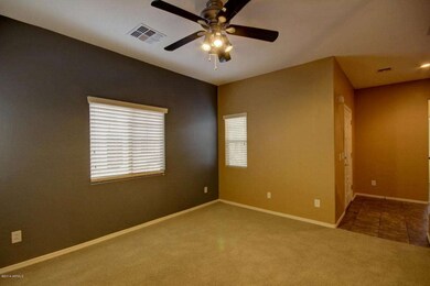 Living Room/Entry