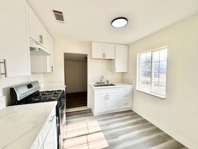 5035 E Laurel Ave, Fresno, CA 93727 - photo 3