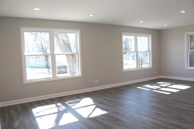 927 Berkley St, Carpentersville, IL 60110 - photo 2