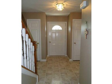Entry/Foyer.