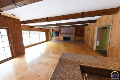1524 SW Lakeside Dr, Topeka, KS 66604 - photo 3