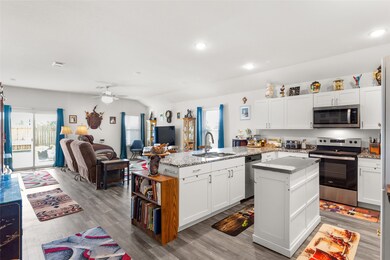 107 Meadow Oak Dr, Bay City, TX 77414 - photo 3