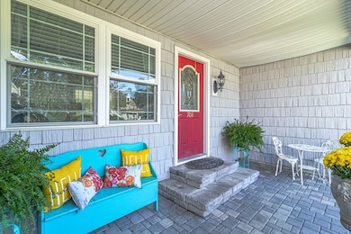 708 Queens Point Dr, Locust Hill, VA 23092 - photo 5