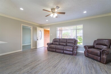 10201 Bretton Dr, Houston, TX 77016 - photo 5