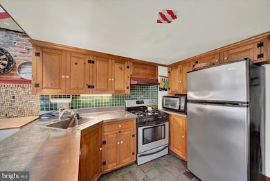 1611 Lancaster St, Baltimore, MD 21231 - photo 7