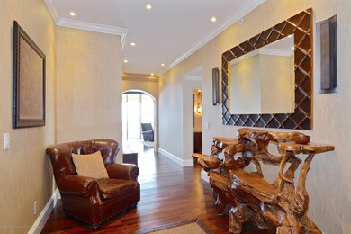 01_1551NFlaglerDrive_PHU18_32_Foyer_HiRe