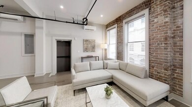 EfebwXmJof1-Living_Room