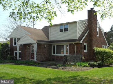 201 Emerald Ave, Reading, PA 19606 - photo 3