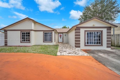 19541 NW 57th Ct, Hialeah, FL 33015 - photo 2