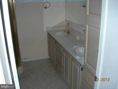 540 Stemmers Run Rd, Essex, MD 21221 - photo 5