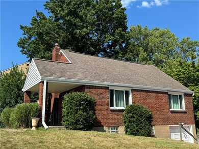 1 car garage and large driveway accommodates up to 5 cars