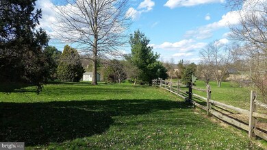 42 Greenleaf Cir, Perkasie, PA 18944 - photo 3