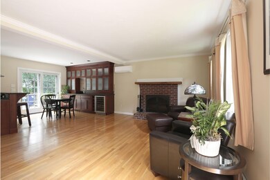 5_Clapp_Ln_02_Livingroom_Combo_07212023